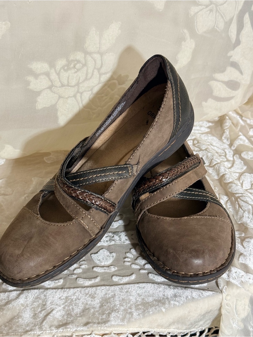 Women's Leather Earth Origins  Mary Jane Flats in Brown